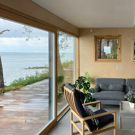 Modern Summer House By The Water In Ferienhaus Hellebæk