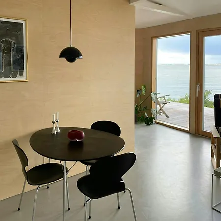 Modern Summer House By The Water In Ferienhaus *